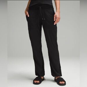 Lululemon Dance Studio Mid-Rise Pant Short Size 0